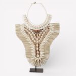 Handgemaakte Schelpenketting op Standaard – Indonesisch Design
