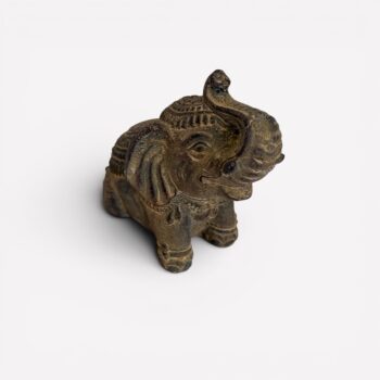 Keramische Olifant met Oosterse Details – Sfeervol en Geluksbrengend Decoratiestuk